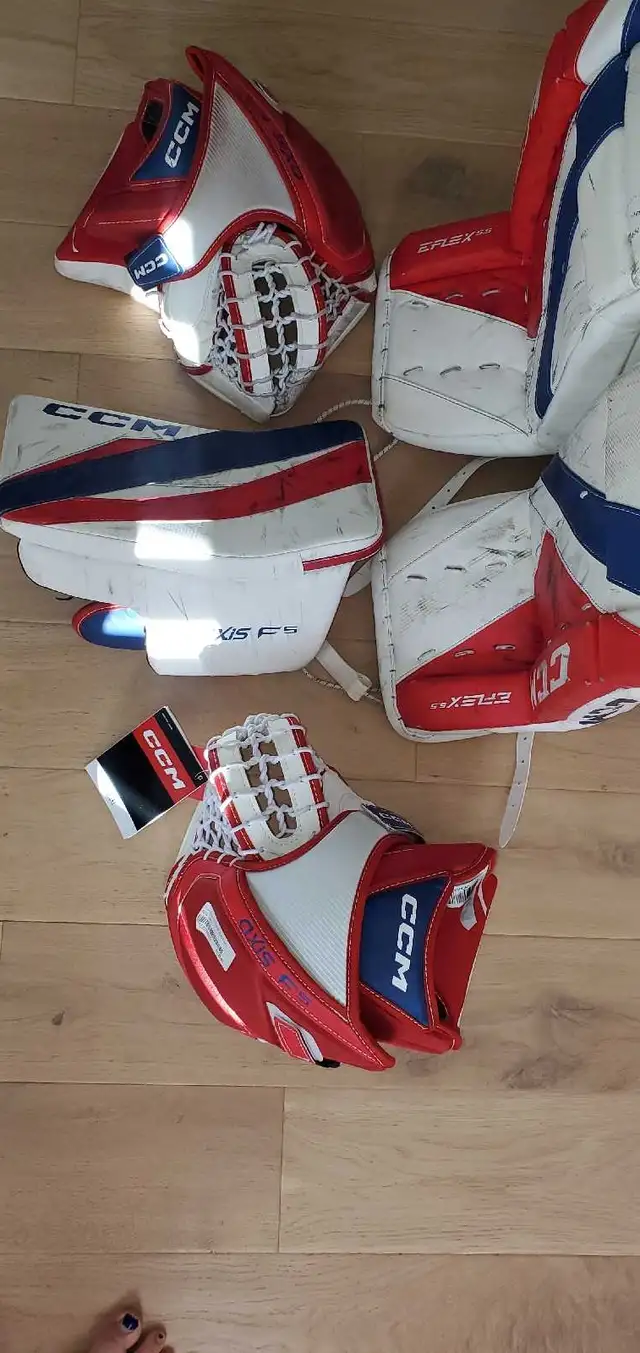CCM Goalie Equipment Set in Hockey in Kitchener / Waterloo - Image 4