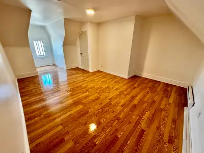 PRIME LOCATION - 2 Bedroom 1 bath - highly walkable