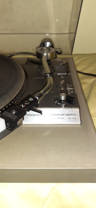 Vintage Technics Turntable in Stereo Systems & Home Theatre in Guelph - Image 3
