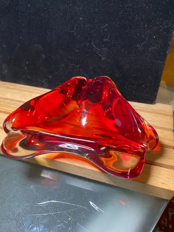 MiD CENTURY Ruby Red GLASS BOWL in Arts & Collectibles in Vancouver - Image 6
