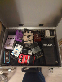 Effect pedals and carry case 