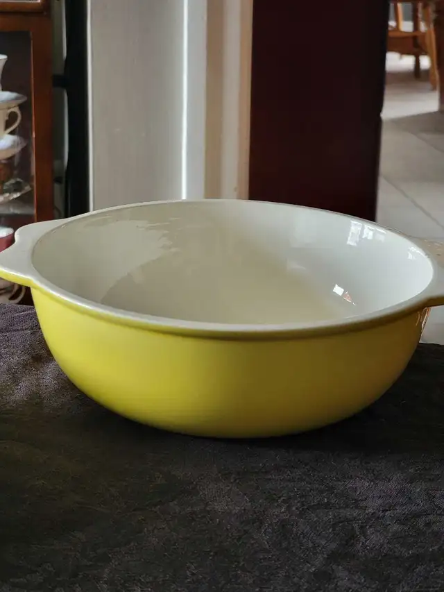 Vintage Pyrex snowflake, fireking and caldor ovenware in Kitchen & Dining Wares in Oshawa / Durham Region - Image 6