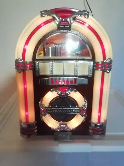 vintage Thomas collectors edition radio CR-11, View more