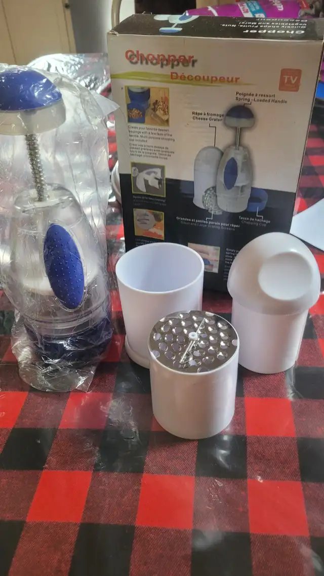 FOOD GRATER AND CROPPER KELLIGREWS PIC UP ONLY in Other in St. John's - Image 3