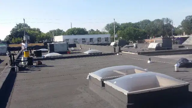 Flat roofer looking for work.64877472313473121