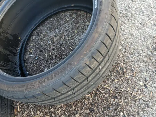 1 x 235/35r19 Hankook Ventus S1 Evo3 summer performance tire  in Tires & Rims in Hamilton - Image 2