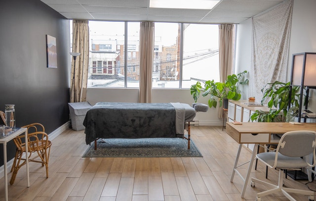 Spacious treatment studio share in the Plateau — $200/month + tx — photo 2