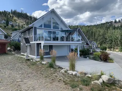 4 bedroom 2 bath furnished cottage in LaCasa, Kelowna. Pets allowed. Avail Sept 15 - May 2026