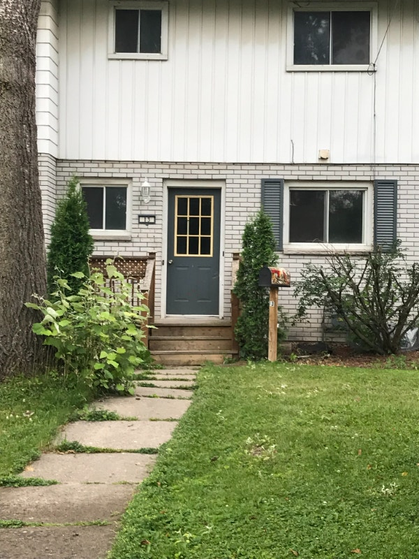 3 bedroom 1.5 bath Townhouse with 2 dens Long Term Rentals