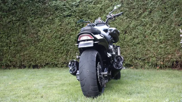 2019 Yamaha VMAX 1700 in Street, Cruisers & Choppers in Shawinigan - Image 3