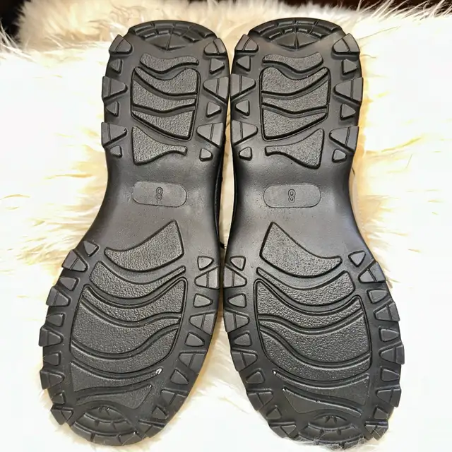 NWT orthopedic Hiking shoes. Women’s wide shoes  size 10w in Women's - Shoes in Oshawa / Durham Region - Image 4
