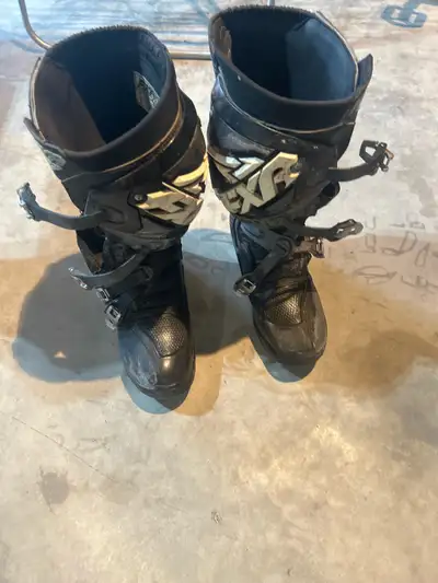 Great mobility Size 9 men’s Grew out of them