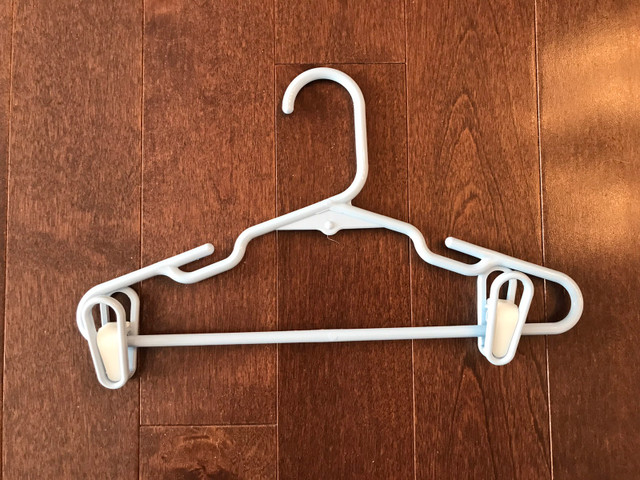 Children's Plastic Hangers (set of 18) with 2  Clips Each in Clothing, Shoes & Accessories in Kitchener / Waterloo - Image 2