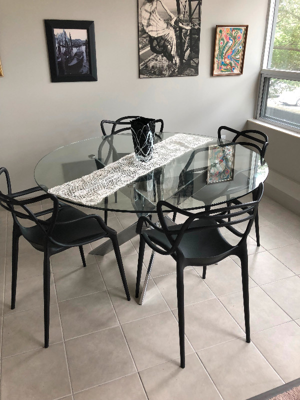 Fantastic circular glass dining table with 4 chairs | Dining Tables & Sets  | London | Kijiji
