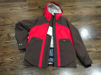 Oakley new large size ski snowboarding jacket $250 tag still on, View more
