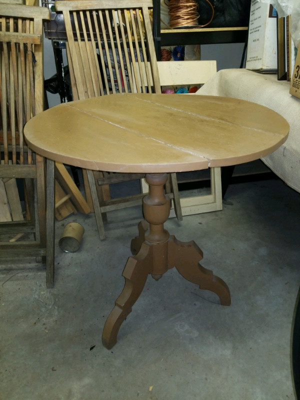 Table ronde de 30" diamètre, traité pour extérieur superbe base in Patio & Garden Furniture in City of Montréal