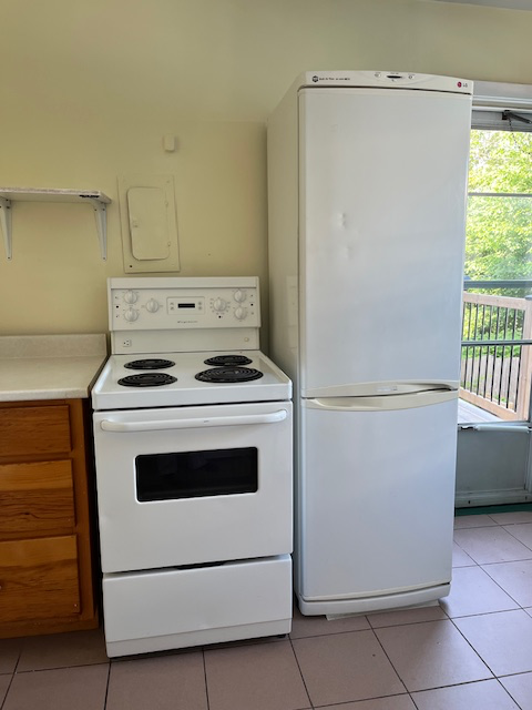 COZY, BRIGHT 2 BEDROOM on Windsor Street in Long Term Rentals in City of Halifax - Image 3