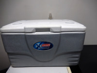 Like New Coleman Extreme Cooler with cup holder+Ice Pack in AAA