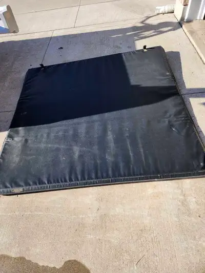5 foot soft top foldable toneau cover for a pick up truck.