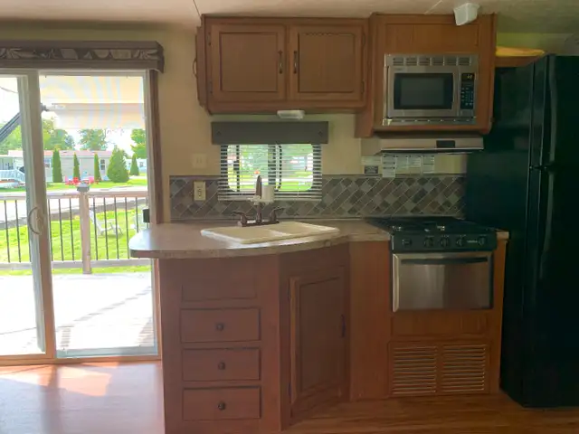 2014 Salem 36 F Trailer on Park site in Park Models in Kawartha Lakes - Image 6