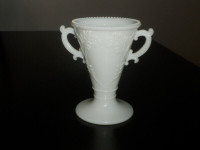 Vase en milk glass par Westmoreland, 1910 (incomplet)