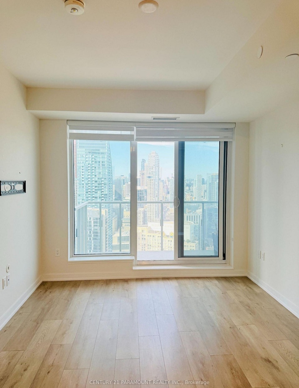 HUGE 1 BED+DEN AT HARBOURFRONT/UNION STATION 4