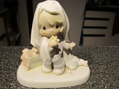 Selling in very good condition Precious moments "June" figurine. Please check my other ads, multi fa...