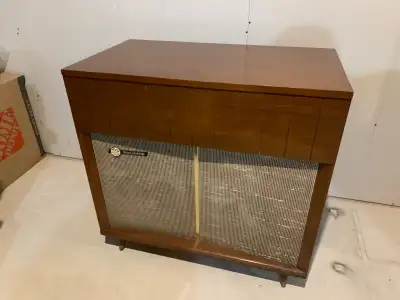 GE MCM record player cabinet. Needs service.