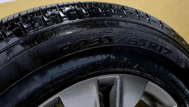 a vendre 4 Jantes Hyundai avec pneus ete Michelin's 235-65r17 in Tires & Rims in City of Montréal - Image 3