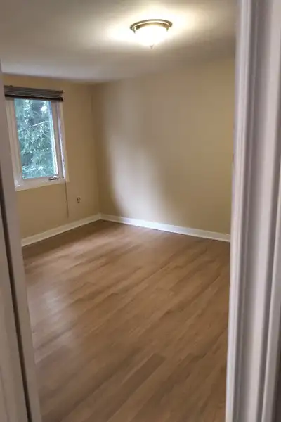 Student Rooms available to Rent - 192 College St., View more
