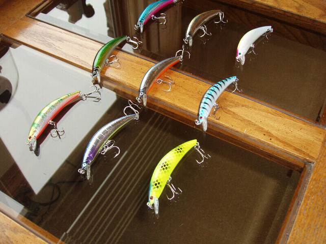 3 ¾ “ FENWICK WOBBL'N MINNOW LURE  NON ORIGINAL COLORS in Fishing, Camping & Outdoors in Owen Sound - Image 2