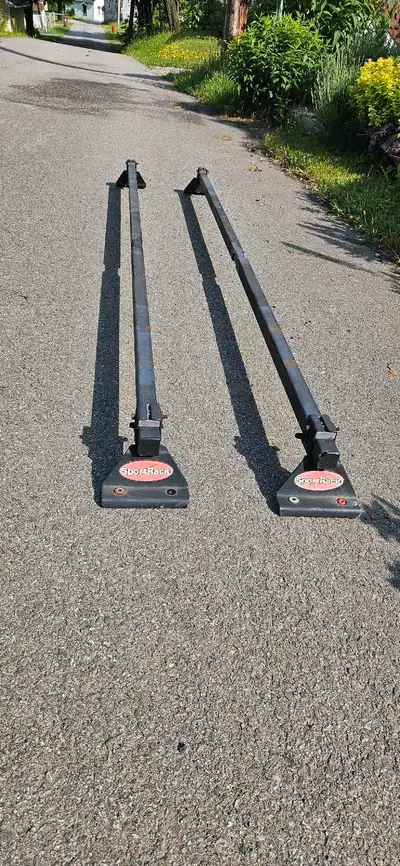 SR1020 Sportrack Système de support pour tente-roulotte ou remorque en bonne état pour 150$. Livrais...