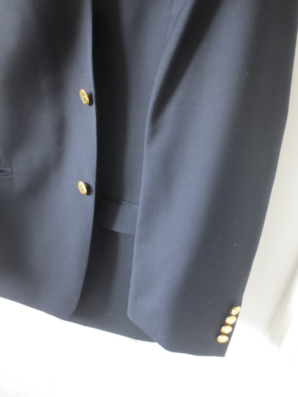 44R blue Lauren Ralph Lauren gold buttons sport jacket blazer in Men's in Timmins - Image 2