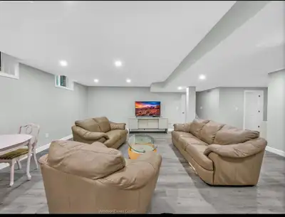 Bedroom to rent in luxury shared lower portion of house . The room is in a beautiful shared 2-bedroo...