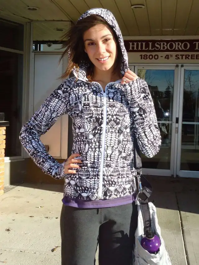 Lululemon White Black Glacier Lace Scuba Hoodie sz 6 in Women's - Tops & Outerwear in Mississauga / Peel Region - Image 2