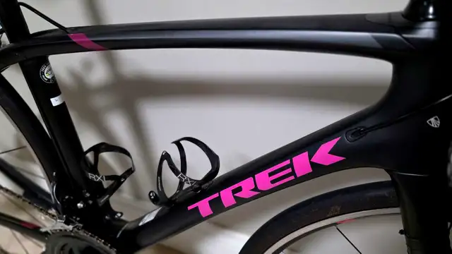 TREK $7000 Ultegra women's road bike  in Road in Hamilton - Image 10