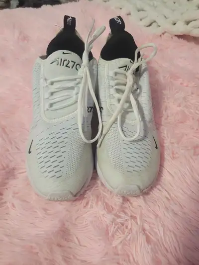 Women's nike 279 size 8, View more