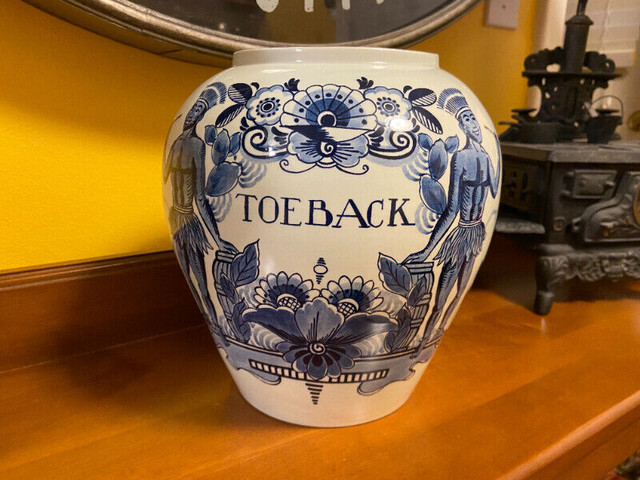 Vintage Delft Blue ToeBack Goedewaagen Gouda Holland Tobacco Jar in Arts & Collectibles in Oshawa / Durham Region