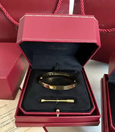 Got as a gift few years ago have everything Invoice available serial number valid Negotiable Specifi...