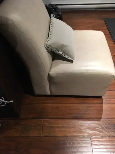 Fauteuil en cuir comme neuf, View more