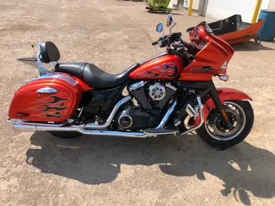 Rare bike in this colour. Very well maintained!! Too many options and extras to list. Comes with all...
