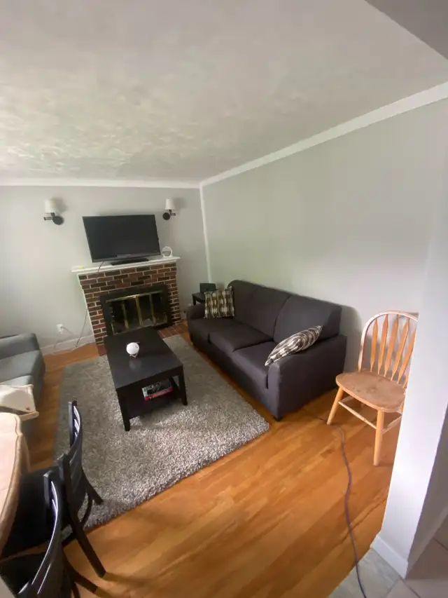 BEDROOM FOR RENT IN LUXURY STUDENT RENTAL NEAR CARLETON U! in Room Rentals & Roommates in Ottawa - Image 6