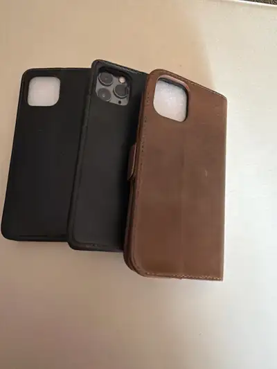 Hi I have 3 cases, all closure types 20.00 for all three One 3, foot white fire wire Box for 11 pro...