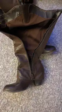 Fergilicious Boots size 8,  10$