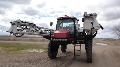 2013 Case Patriot 3330 Sprayer Self propelled sprayer with 135' aluminum suspension boom 20" spacing...