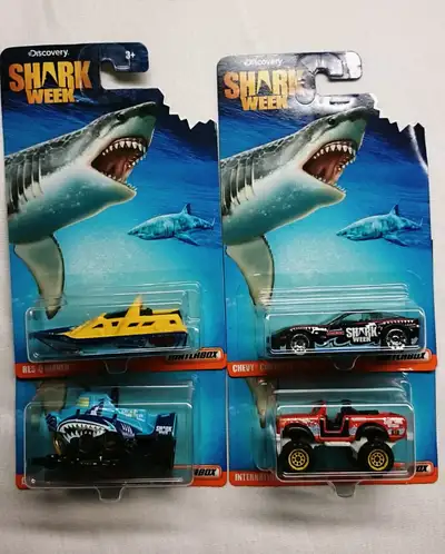 ALL CARS AND CARDS IN MINT CONDITION SCALE 1:64 SET INCLUDES CHEVY CORVETTE ZR1 DEEP DIVER INTERNATI...