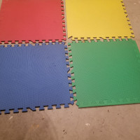 Locking foam squares