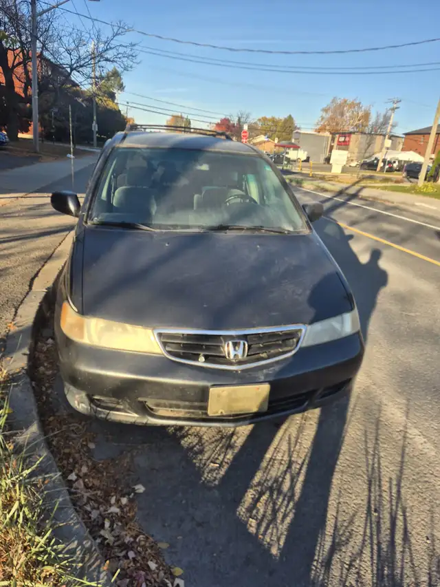 Honda Odyssey 2004 – 7 Seats – 230,000 km – Needs Repair – $1,500
