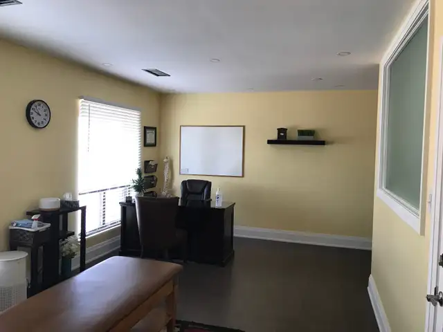 Medical/Healthcare/Wellness clinic space to share/rent. in Commercial & Office Space for Rent in Oakville / Halton Region - Image 9