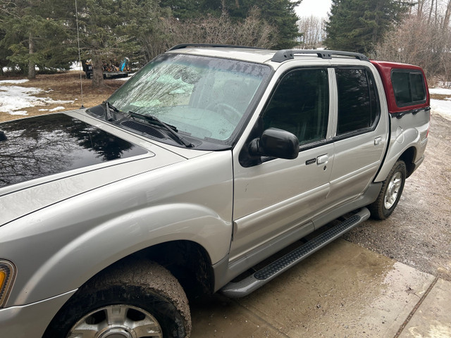 Ford explorer sport trac in awesome shape in Cars & Trucks in Calgary